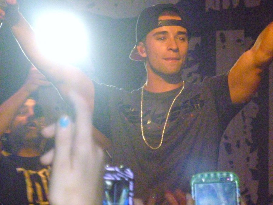 Jake+Miller+performs+at+the+House+of+Blues+in+Chicago%2C+IL.+He+had+fans+singing+along+to+all+of+his+songs.